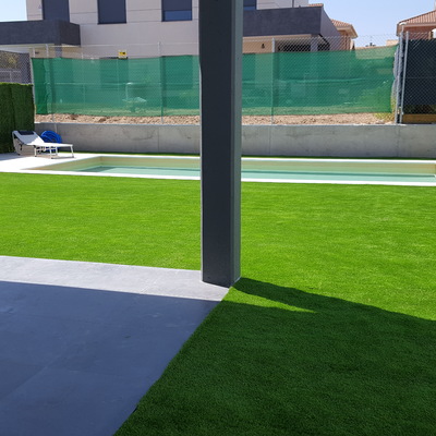 Ejecución de piscina e instalación de cesped artifcial modelo DIAMANTE