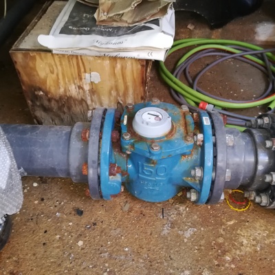 SUSTITUCION DE CONTADOR DE AGUA DE PISCINA CON MEDIDAS DE 25X12