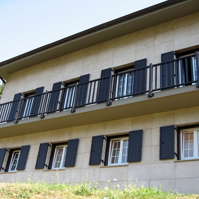 Contraventanas ciegas de dos hojas