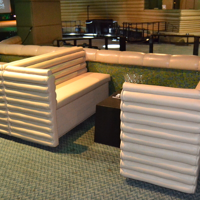 Realizacion de sofas para Sala de Fiesta con diseño peculiar y complicado