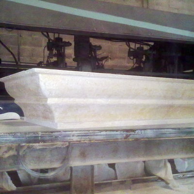 cornisa para fachada en piedra fosil