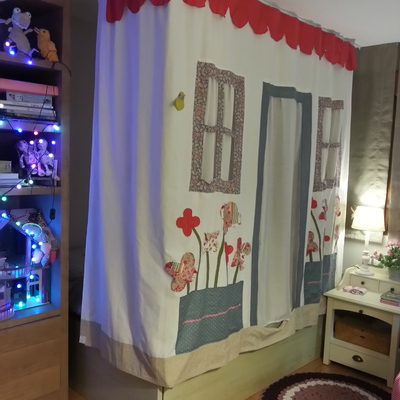 Cortina-casa en cama