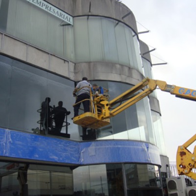 Limpieza y mantenimiento de cristales de altura