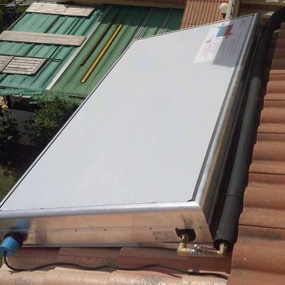 Venta e instalación de equipo termosifónico con 200 litros de acumulación