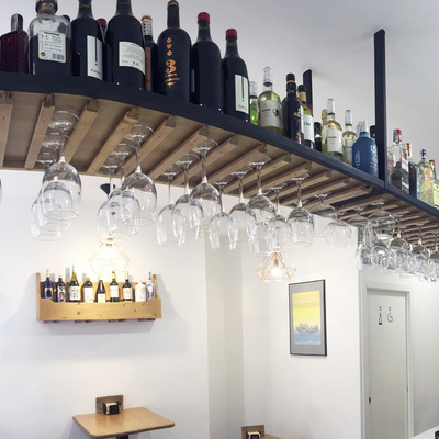 CUELGA COPAS - DISEÑO PROPIO