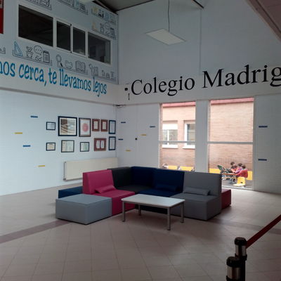 Decoración Hall Colegio Madrigal
