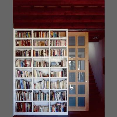 Decoración sotano estanteria de escayola