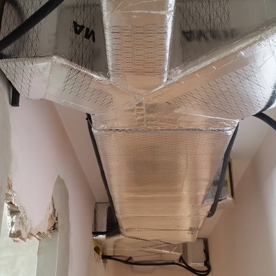 Fabricación e instalación de conductos y máquina centralizada