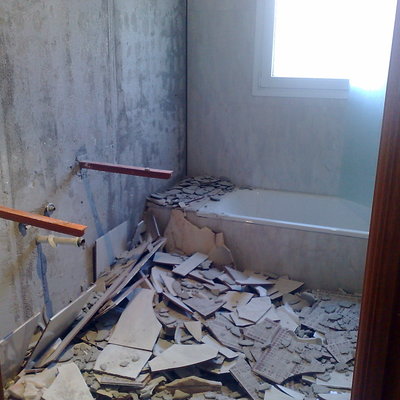 Derribo de baño antigüo.