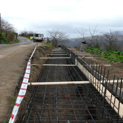 CONSTRUCCIÓN DE MURO EN LA CARRETERA DE ACCESO A MUÑÓN CIMERO