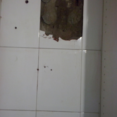 Reparar pinchazo en tubería general alimentación, (agua fría) efectuado al colocar calentador eléctrico 