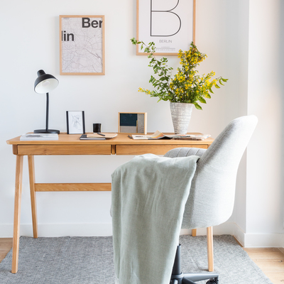 Despacho madera y negro