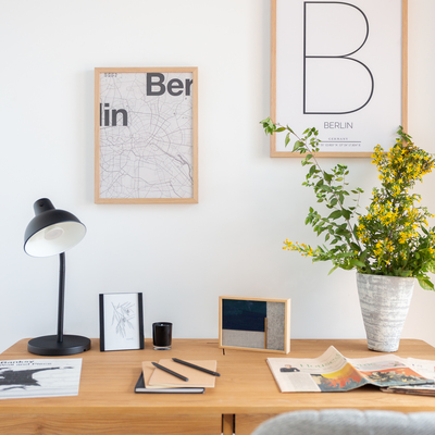 Despacho madera y negro