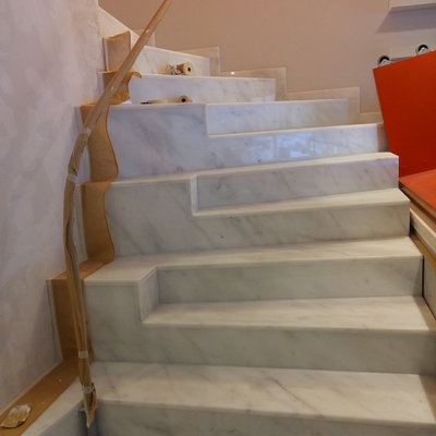 Escalera acartabonada, Girona