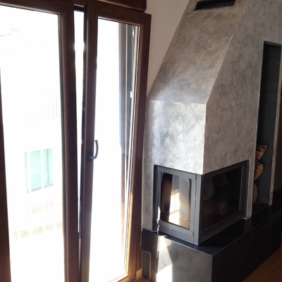 Detalle balconera salón posición oscilobatiente