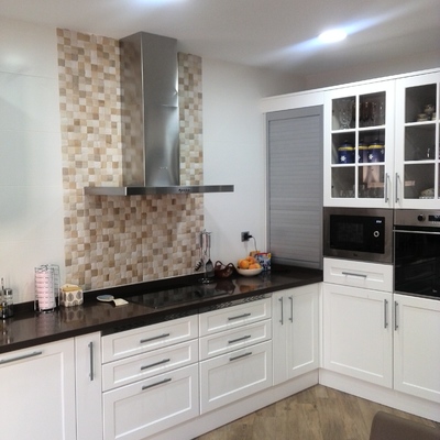 Cocina estilo clásico en lacado blanco