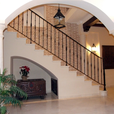 DETALLE DE ESCALERAS DESDE PATIO