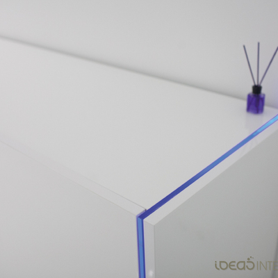 Detalle de luz indirecta en el mobiliario