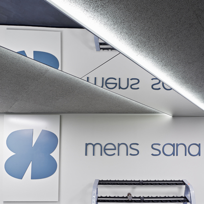 DETALLE  DE TECHOS DE ESPEJO ILUMINADOS CON LEEDS