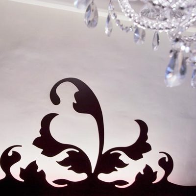 Detalle del banco cortado en láser.