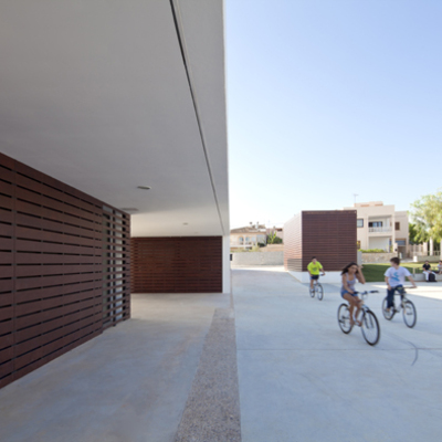 Detalle encuentro edificio y parque.