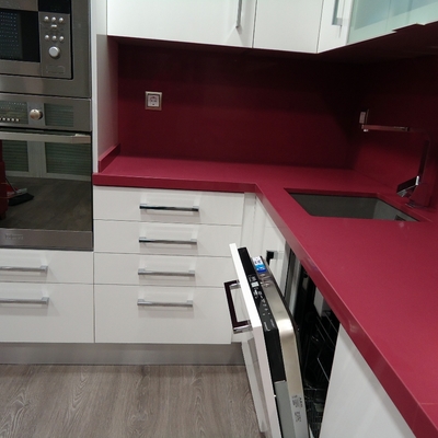 Detalle integración lavavajillas de 45cm. Detalle fregadero.