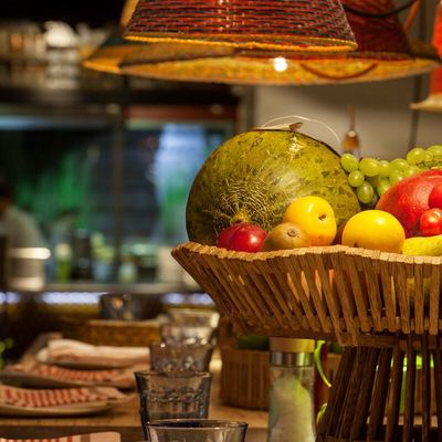 detalle luminarias y atrezzo