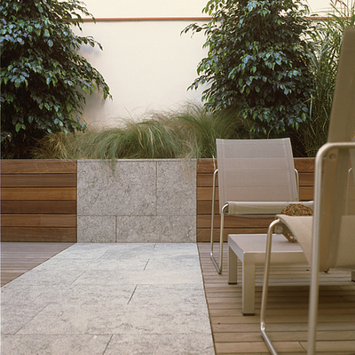 Detalle pasarela en  Piedra  San Vincente 