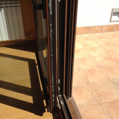 Detalle puerta oscilo-paralela