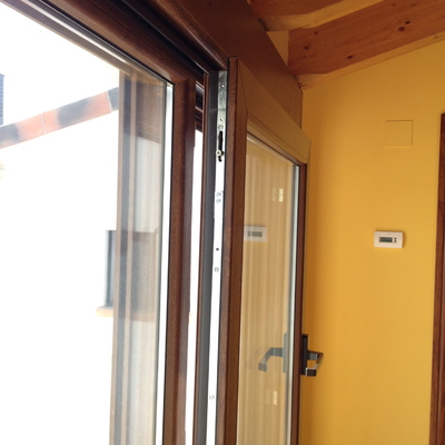 Detalle puerta oscilo-paralela