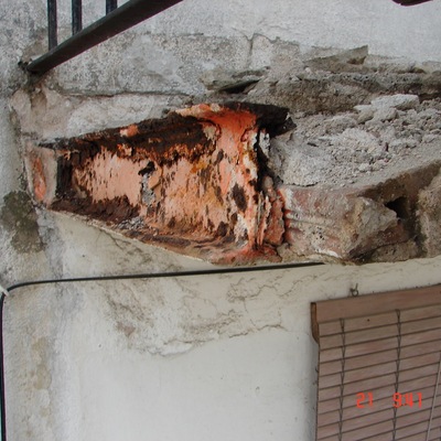 Reforma de balcones en fachada trasera en edificio de Barcelona