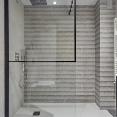 Diseño de Baño Clásico Minimalísta Monocromático