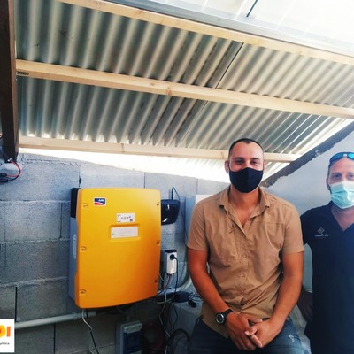 Instalación aislada híbrida (fotovoltaica-eolica) 8kWp llave en mano.