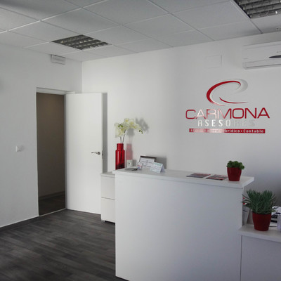 DIVISIÓN DE OFICINAS, TECHO DESMONTABLE Y SUELO