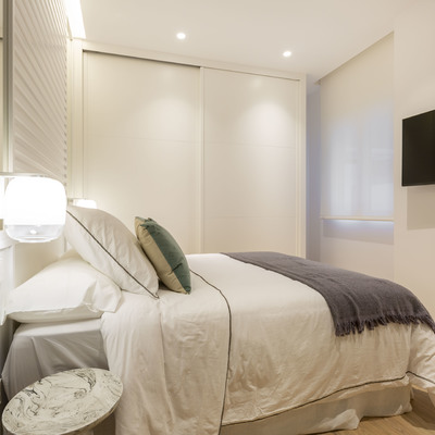 Dormitorio con baño ensuite