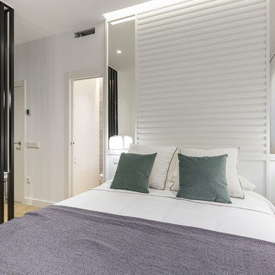 Dormitorio con baño ensuite