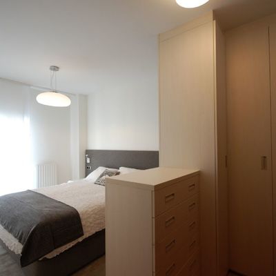 Dormitorio con vestidor