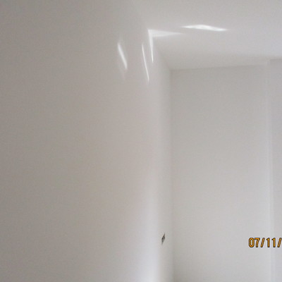 REVESTIMIENTO CON PINTURA PLÁSTICA DE VIVIENDA UNIFAMILIAR TRAS ELIMINACIÓN DE GOTELÉ.