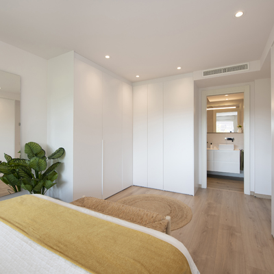 Dormitorio principal con baño