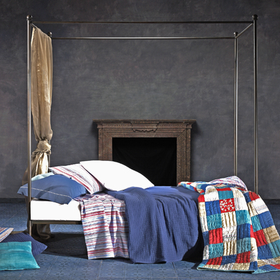 Dosel y escenario con pátina de óxido en Barcelona