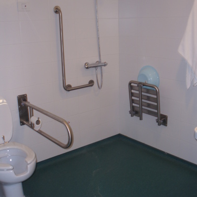 BAÑO PARA PERSONA CON DISCAPACIDAD