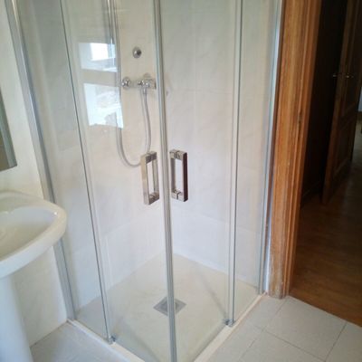 Renovación de duchas Hostal Ezkurra, Navarra