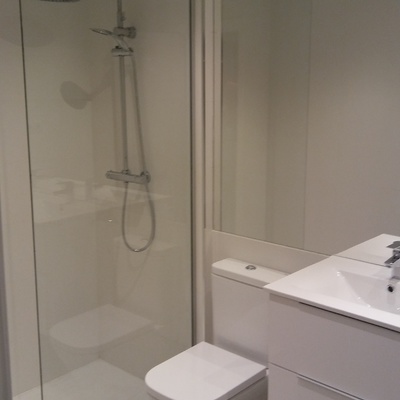 Ducha y lavabo doble