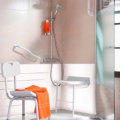 Algunos trabajos realizados y algunas ideas para aprovechar espacio ,también soluciones de zona de aseo para personas mayores en Cádiz