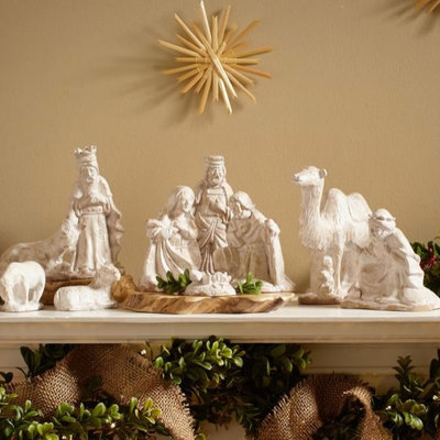 nacimiento encima de una chimenea