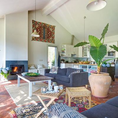 El salón y la cocina