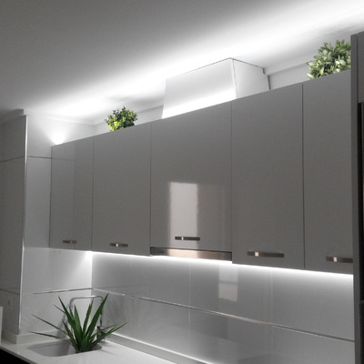 Luminaria led decoracion en mueble cocina 