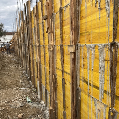 Muro de hormigón ampliación de fachada y piscina