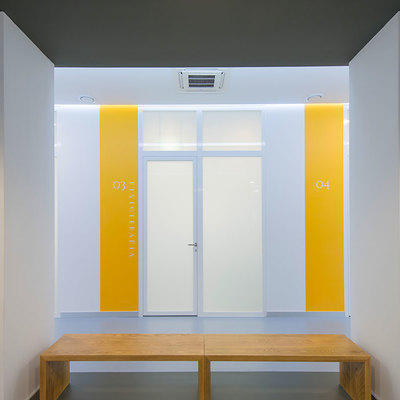 Entrada a las salas y zona de espera