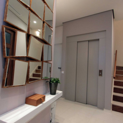 Entrada con ascensor